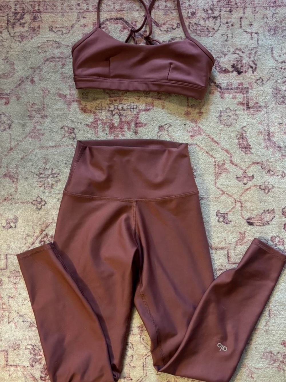 Alo workout set in color bergundy truffle